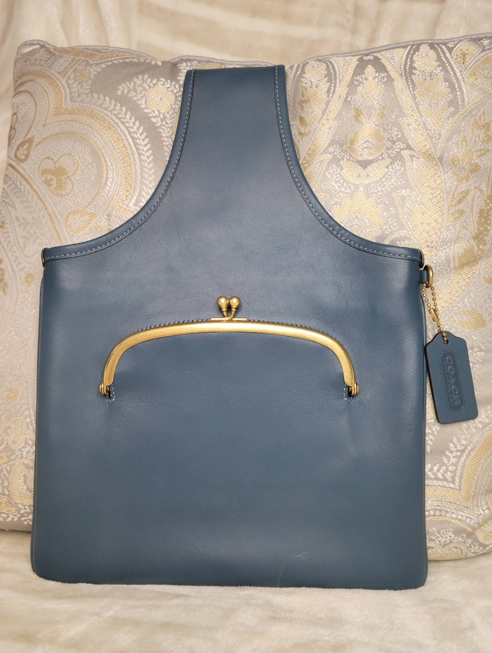 COACH SAMPLE CASHIN CARRY SLING BAG